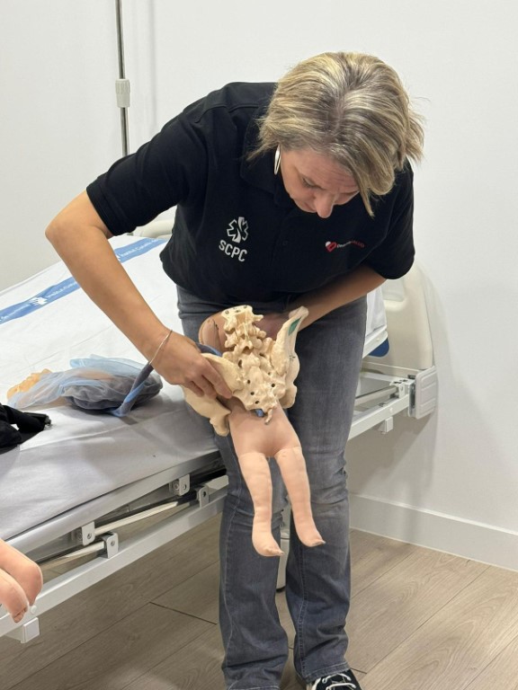 Curso de simulación de parto y emergencias obstétricas fuera del hospital
